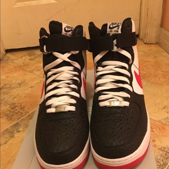 Selling some exclusive Nike’s - Picture 3 of 3